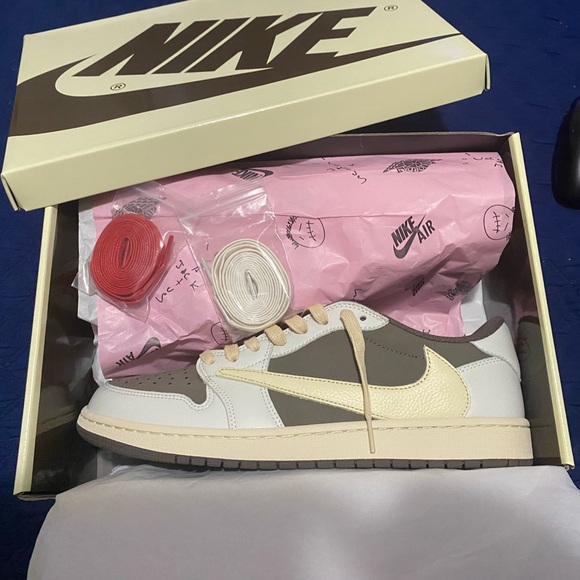 Jordan 1 Retro Lows OG SP
Travis Scott Reverse Mocha - Picture 1 of 3